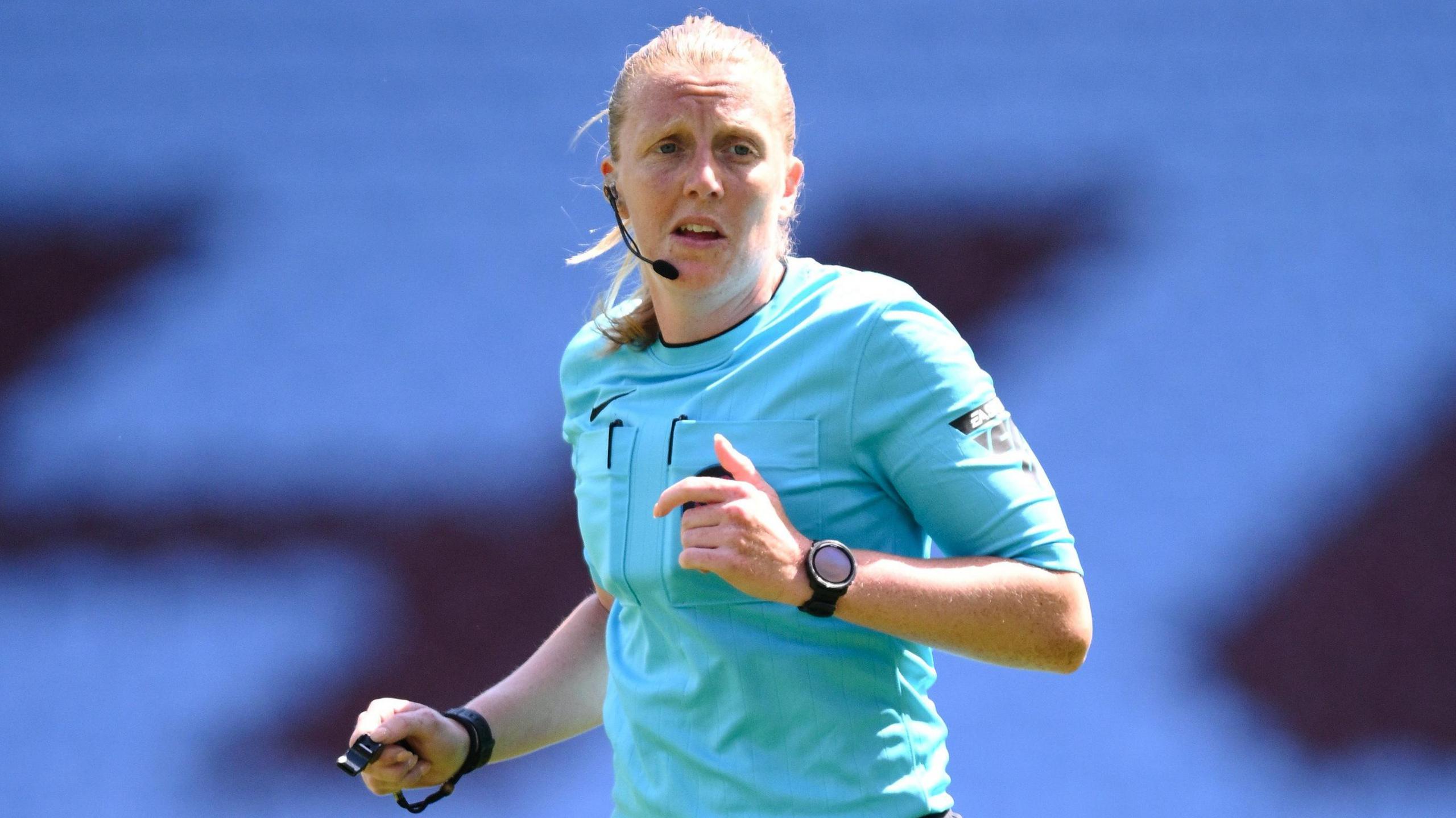 ترس داوران زن از بیان مشکلات در سازمان داوران حرفه‌ای فوتبال انگلیس (PGMOL)